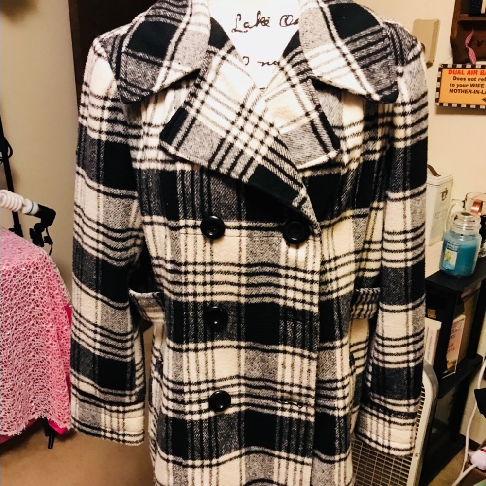 Black an White Peacoat